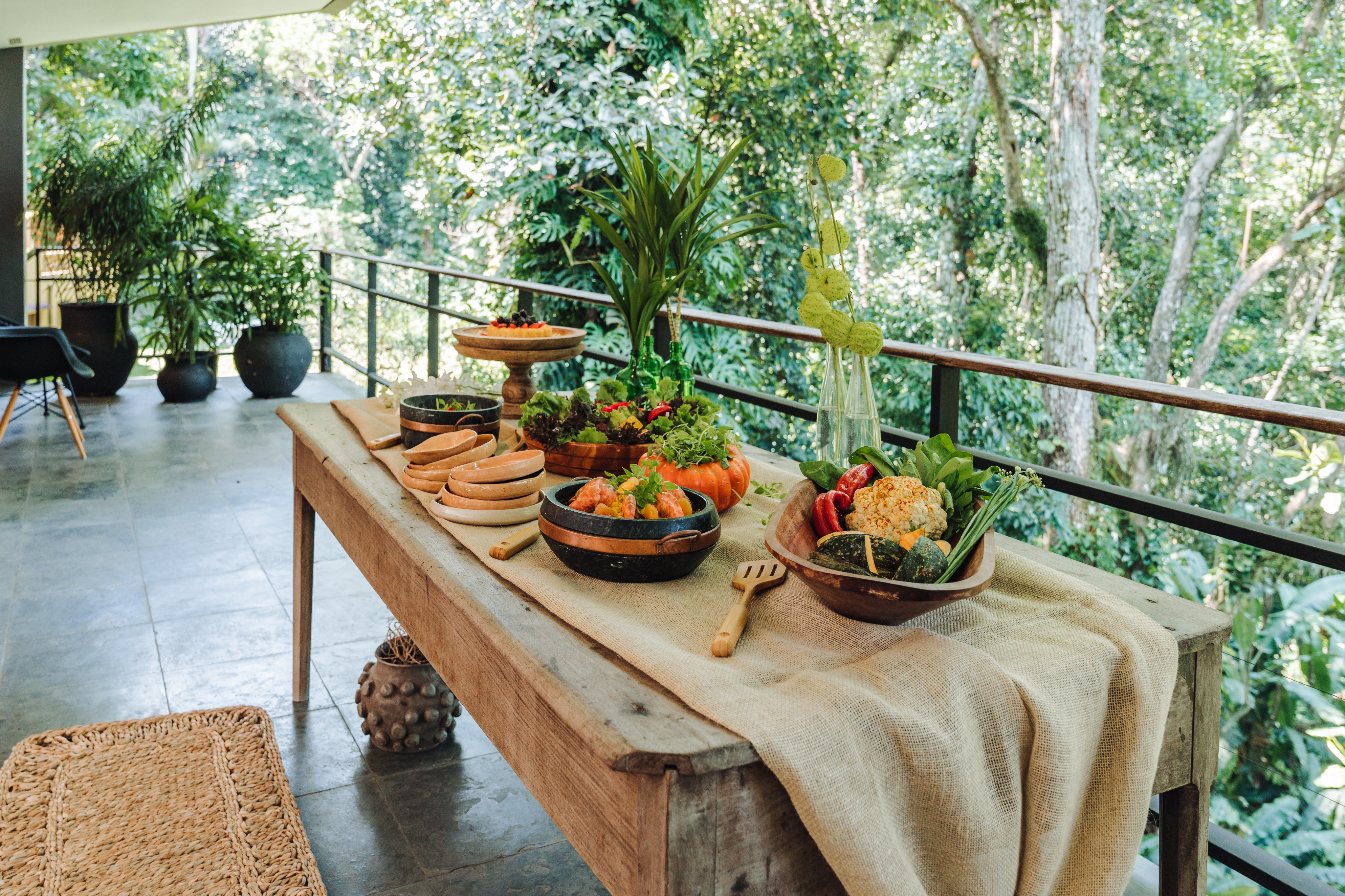 green garden with ponds and fountains
